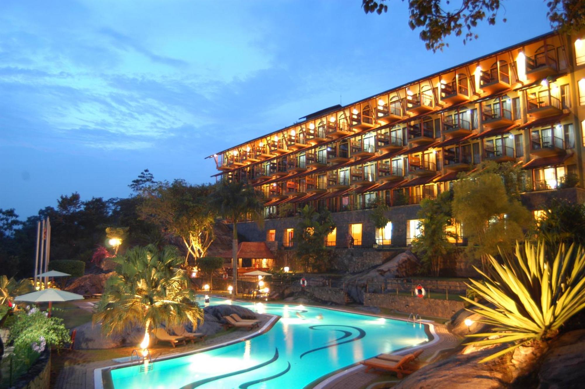 Earl'S Regency Hotel Kandy Eksteriør billede